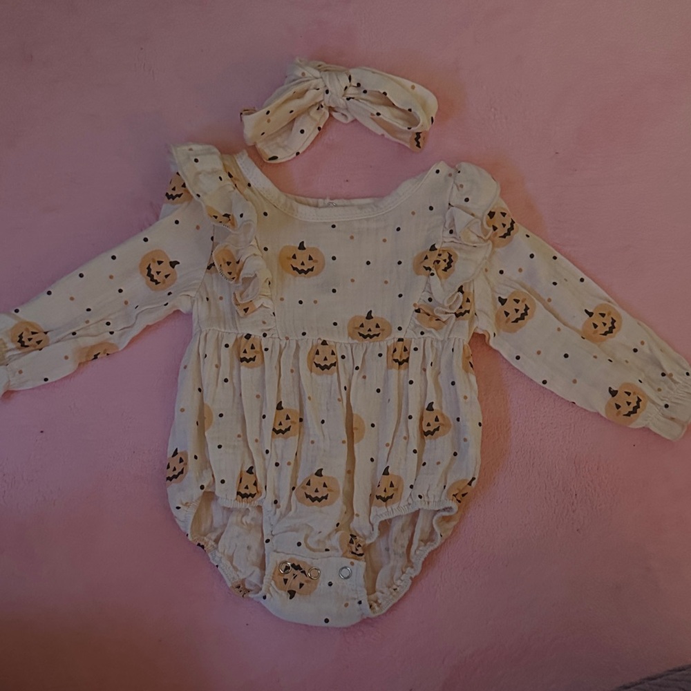 SHEIN Cream Pumpkin Print Kids Matching Set